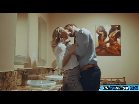 ❤️ Nalika pirang semok seduces sampeyan ing toilet umum Video porno ing pornojv.nullscripts.top ️❤